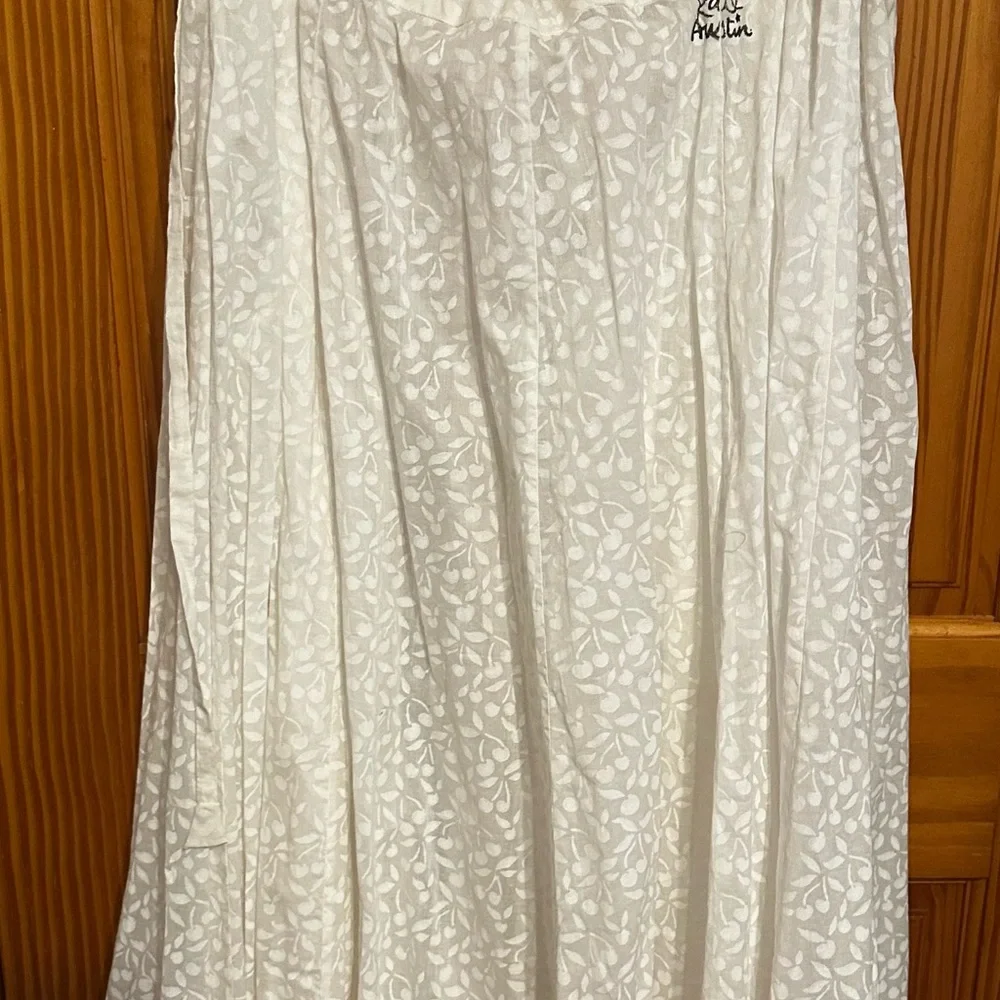 Kate Austin white cherry skirt - Picture 3 of 4